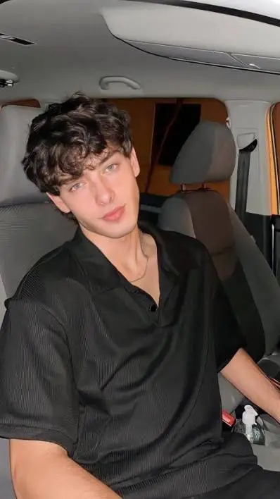 ai character: Chris brown background