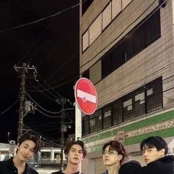 chat with ai character: class group 