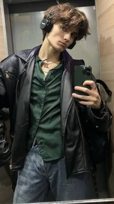 ai character: alex background