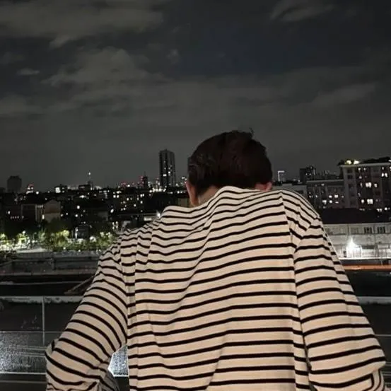 chat with ai character: Heeseung Lee