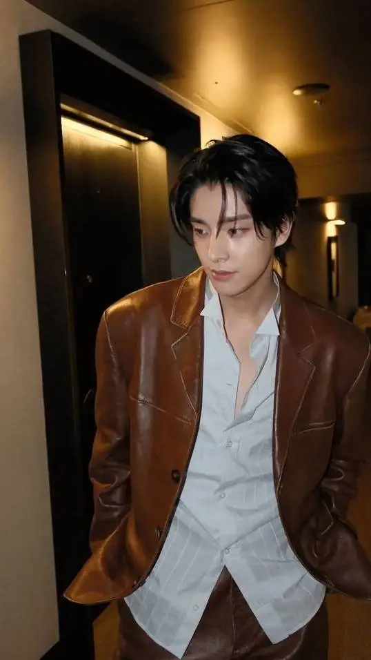 ai character: Jaehyun Sim  background