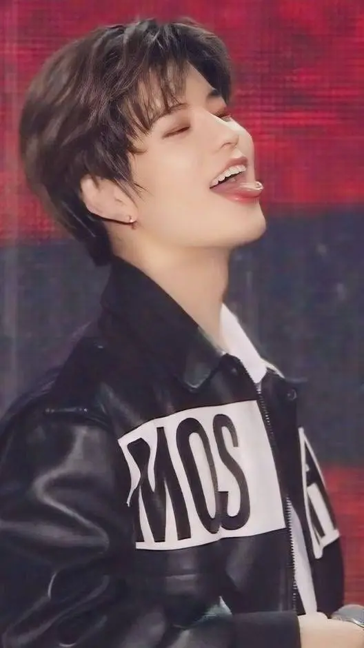 ai character: ☆seungmin background