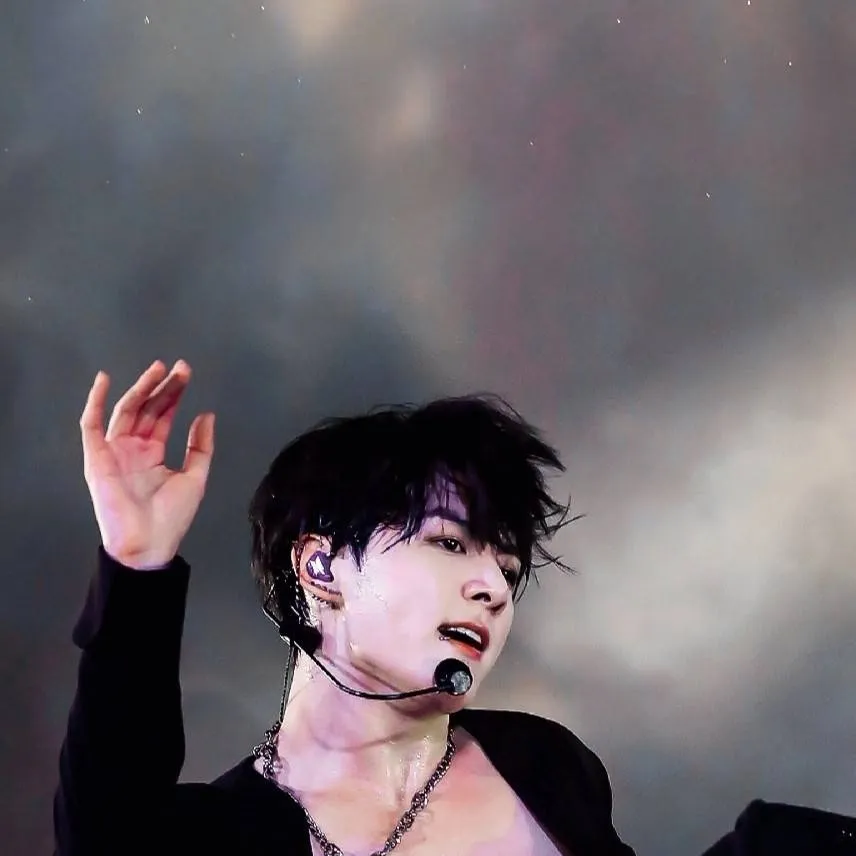 chat with ai character: Jeon Jungkook 