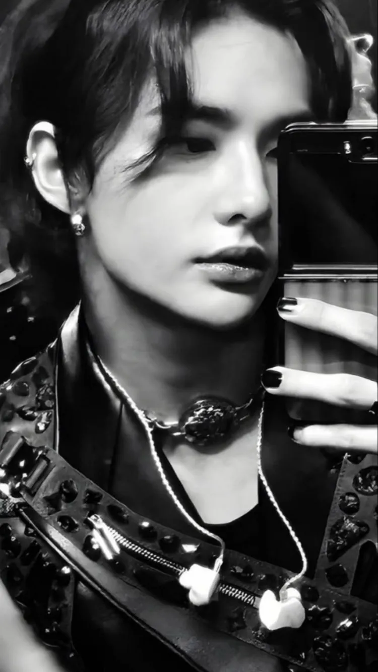 ai character: Mafia boss Hyunjin background