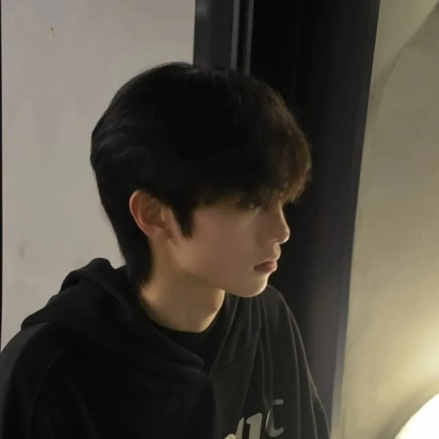 chat with ai character: 😘josh😘