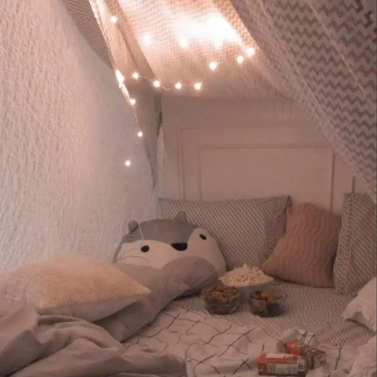 chat with ai character: SLEEP OVER 🎀🛍