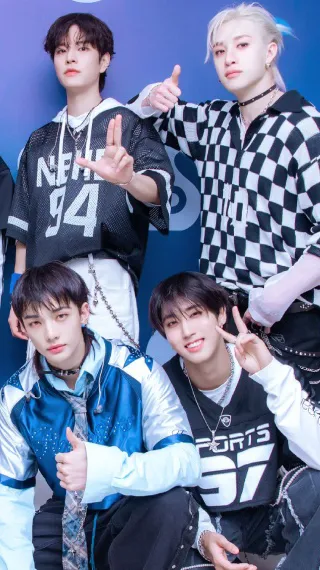 ai character: Stray kids☺️ background