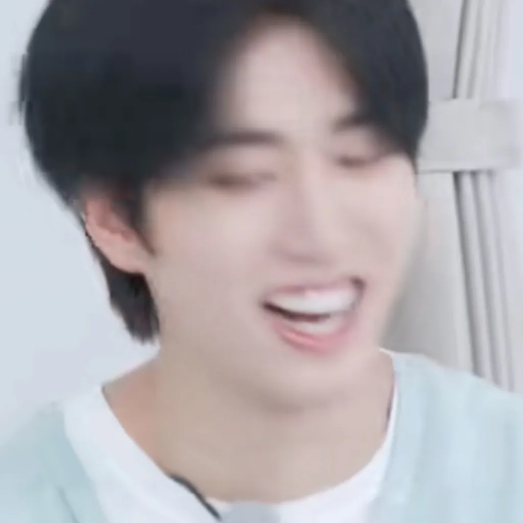chat with ai character: STRAYKIDS 