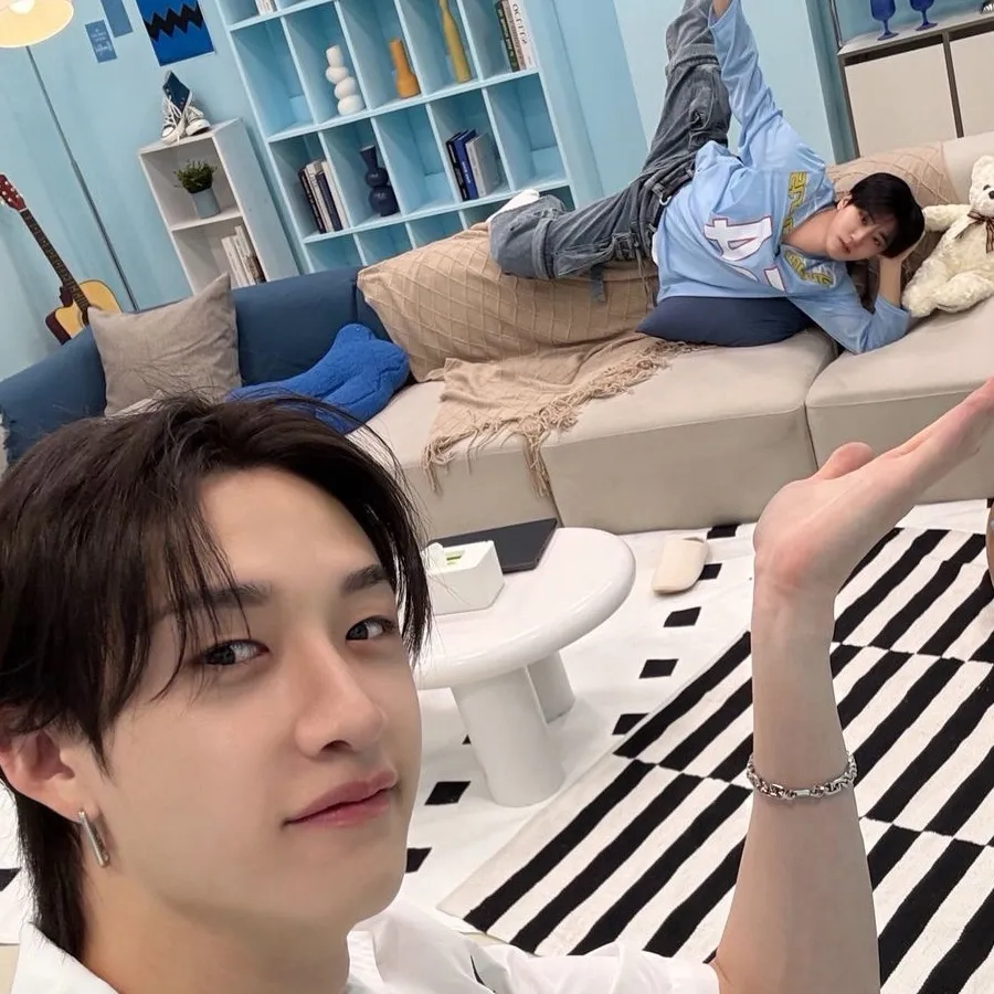 chat with ai character: Straykids