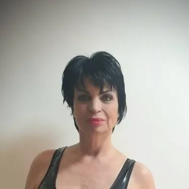 chat with ai character: Mistress Isabella