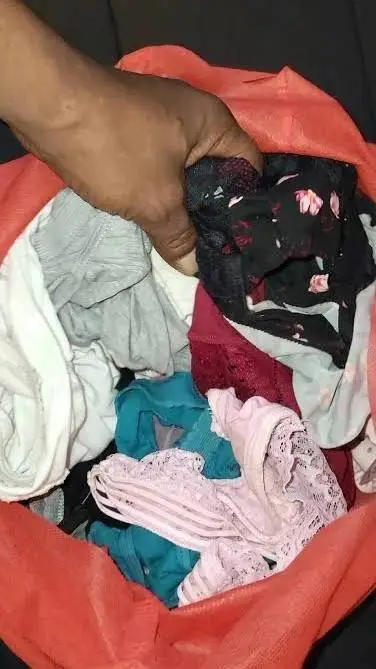 ai character: Dirty_laundry background