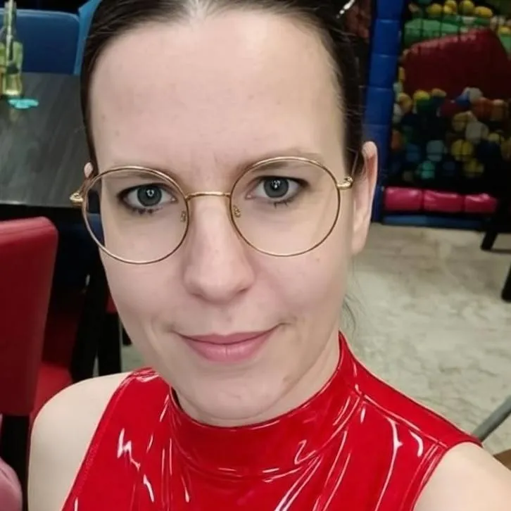chat with ai character: Ruby