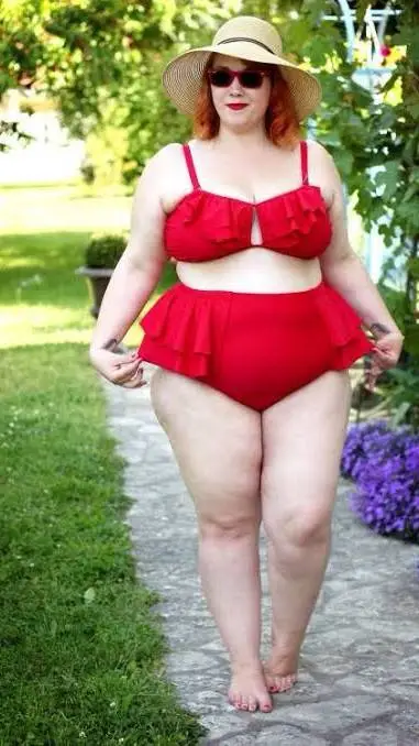 ai character: Karol (BBW) background