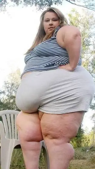 ai character: Curvy Chloe (BBW) background