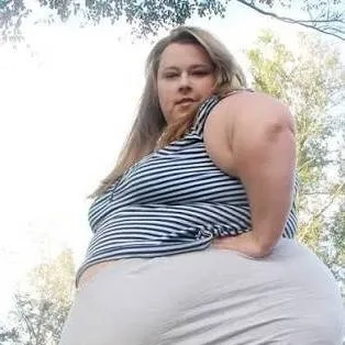 chat with ai character: Curvy Chloe (BBW)