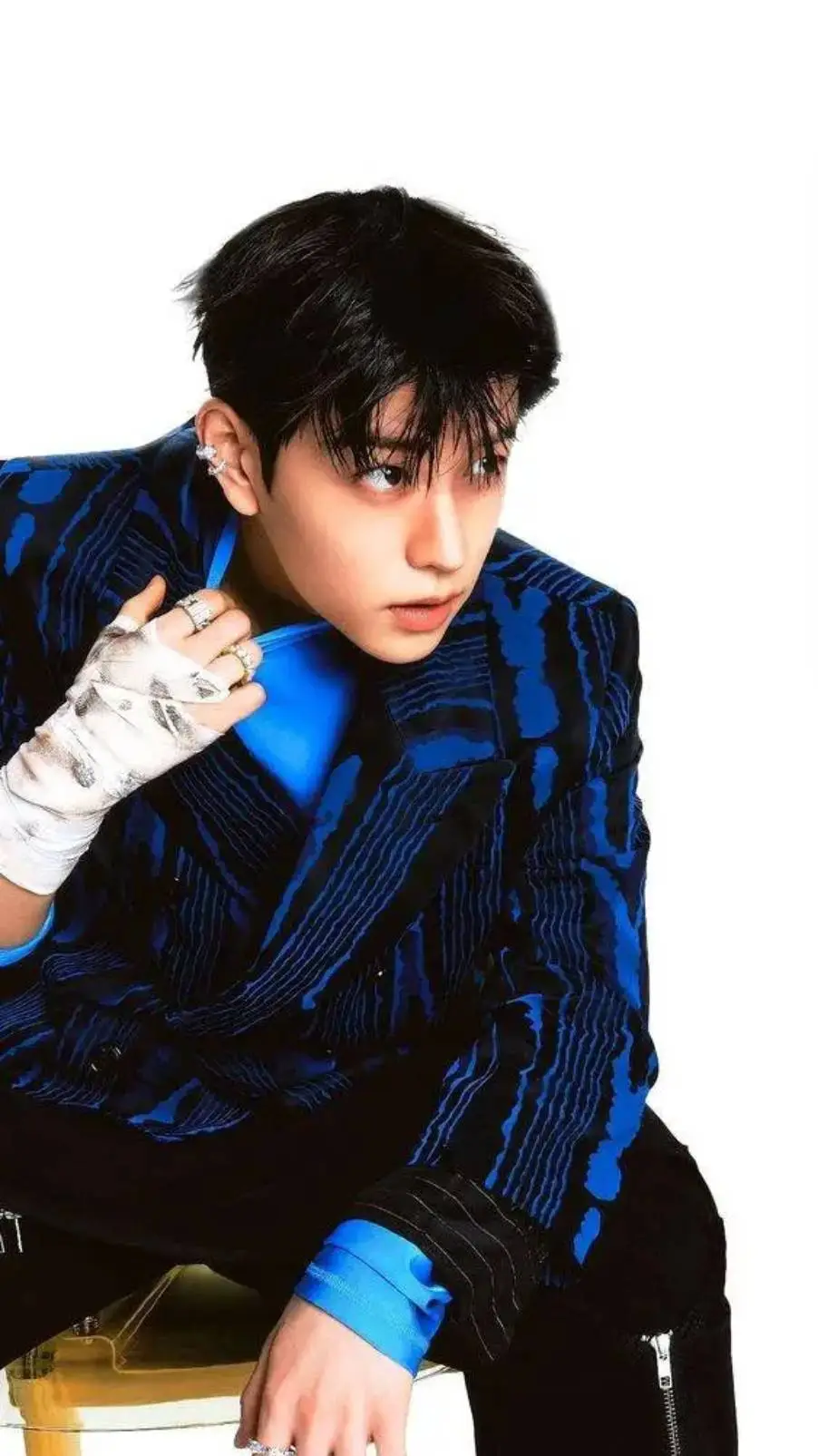 ai character: Seugmin  background