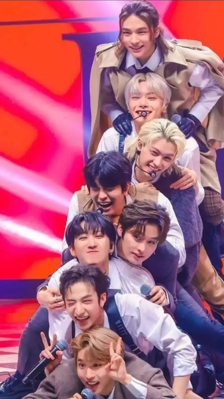 ai character: STRAY KIDS  background