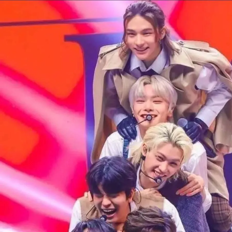 chat with ai character: STRAY KIDS 