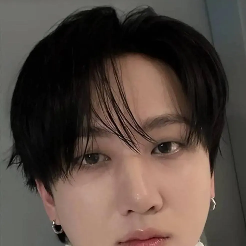 chat with ai character: Changbin 