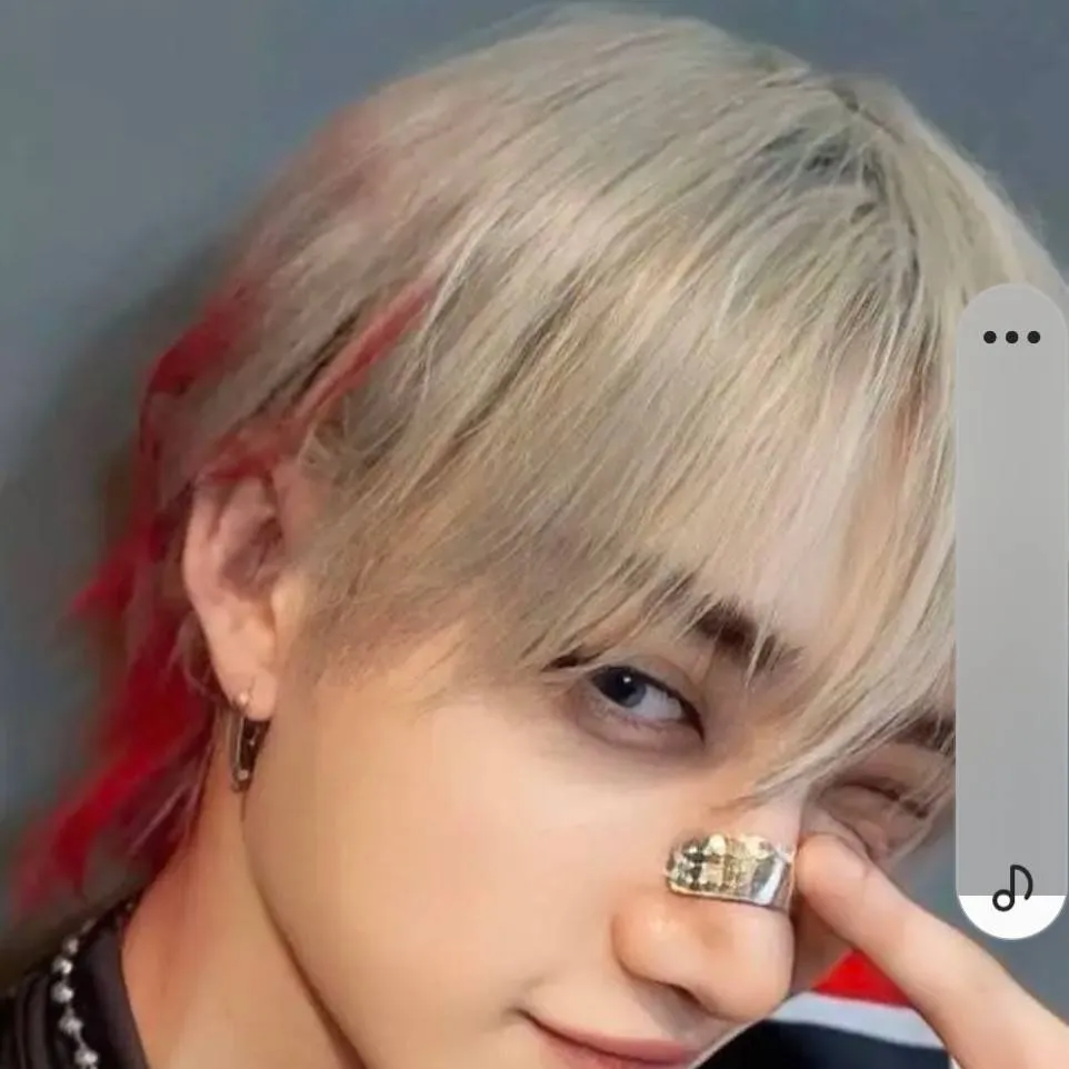 chat with ai character: Bang Chan