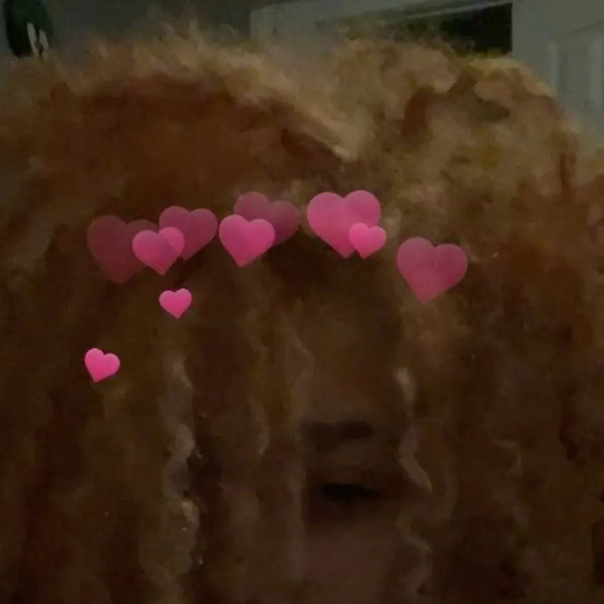 chat with ai character: 💋Cassidy🏳️‍🌈