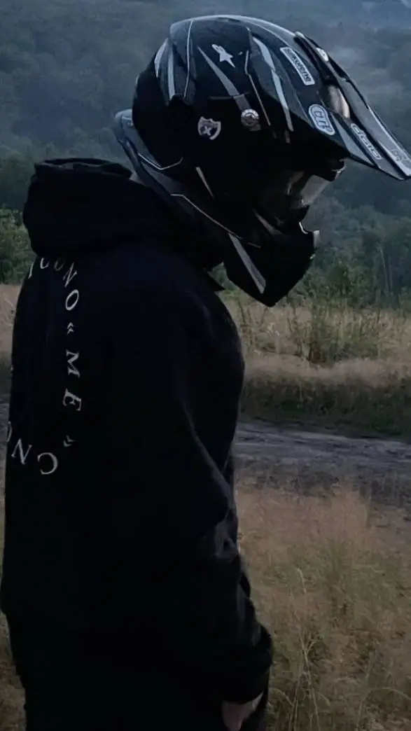 ai character: Артём background
