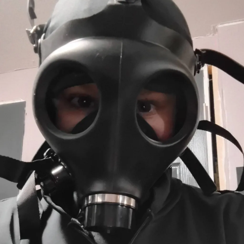 chat with ai character: me with gas mask