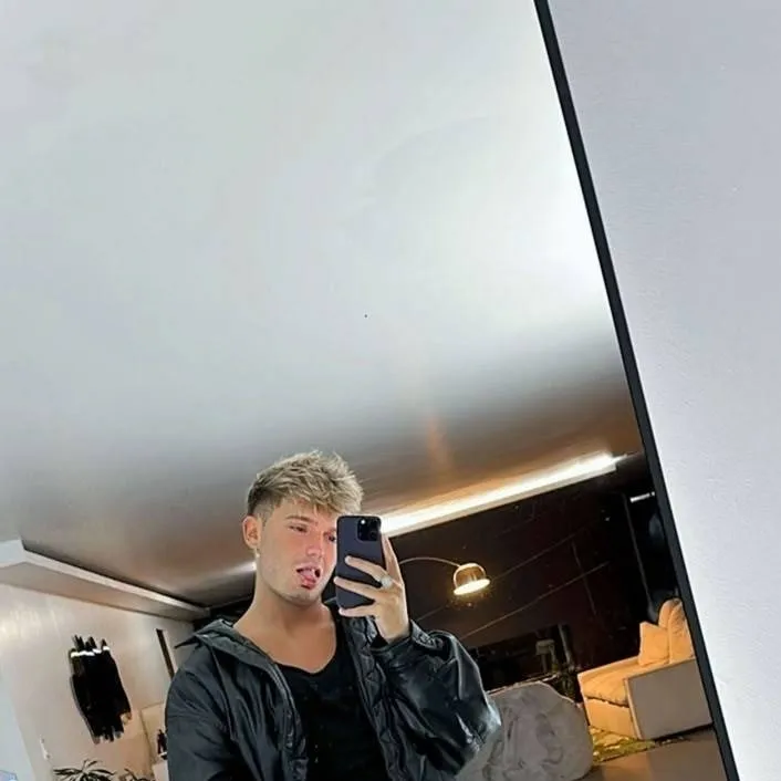 chat with ai character: IAN LUCAS GAY🏳️‍🌈