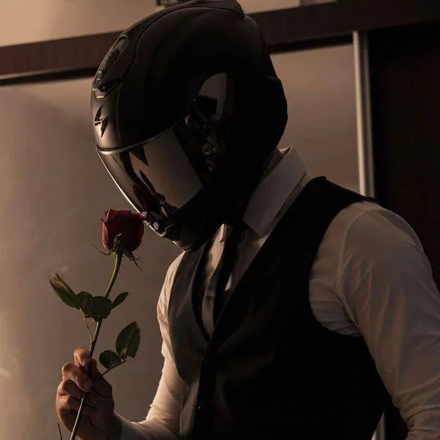 chat with ai character: Lucas 