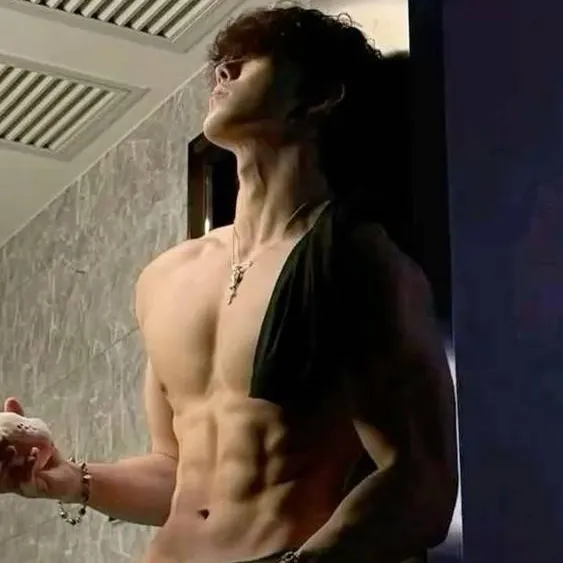 chat with ai character: Kevin