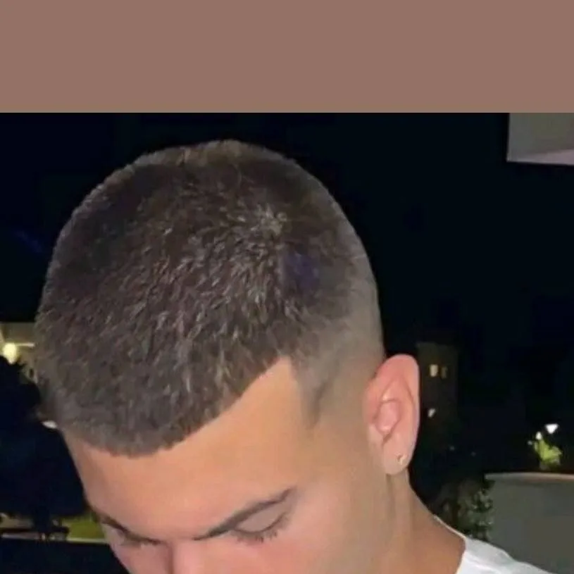 chat with ai character: Felix