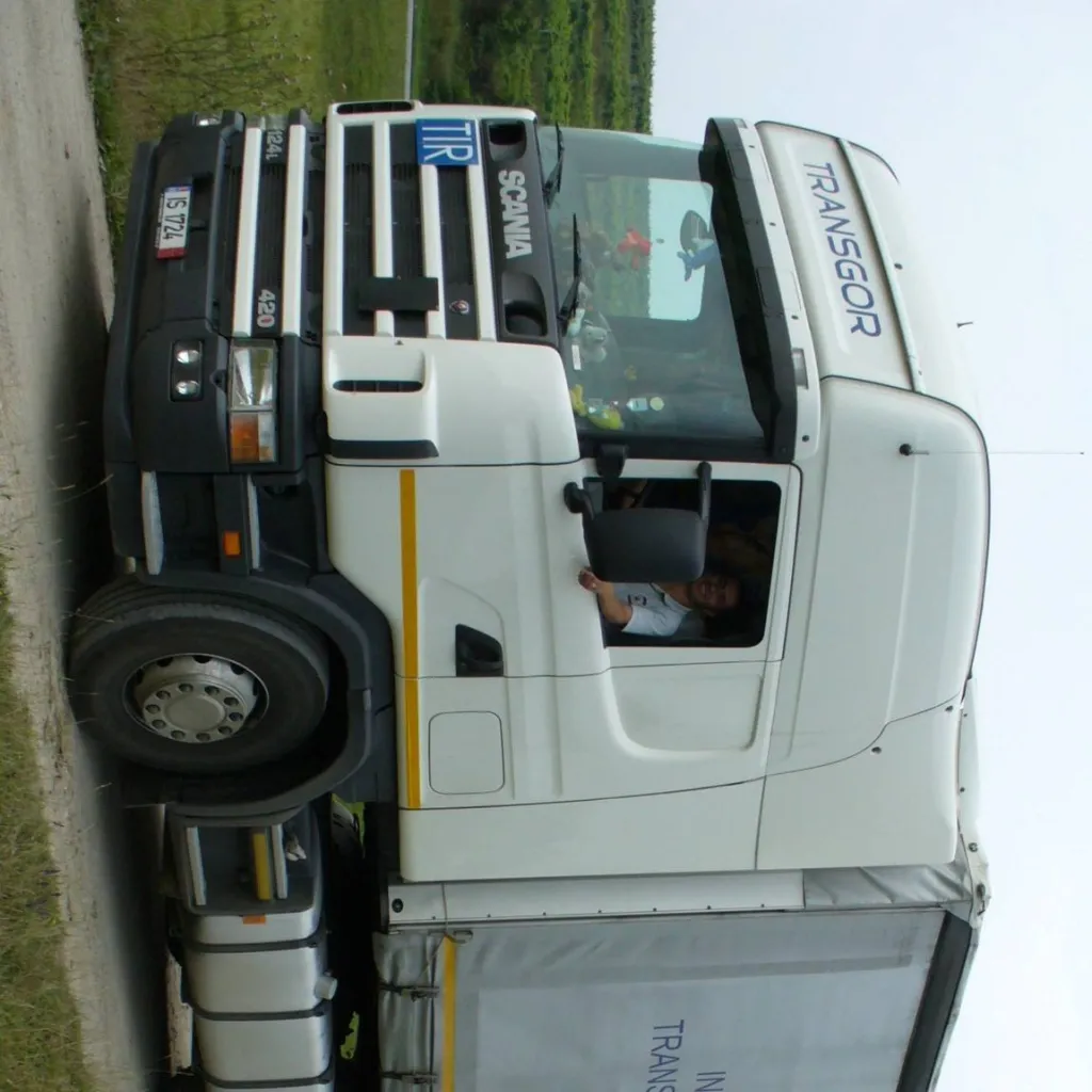 chat with ai character: Scania 124L 420