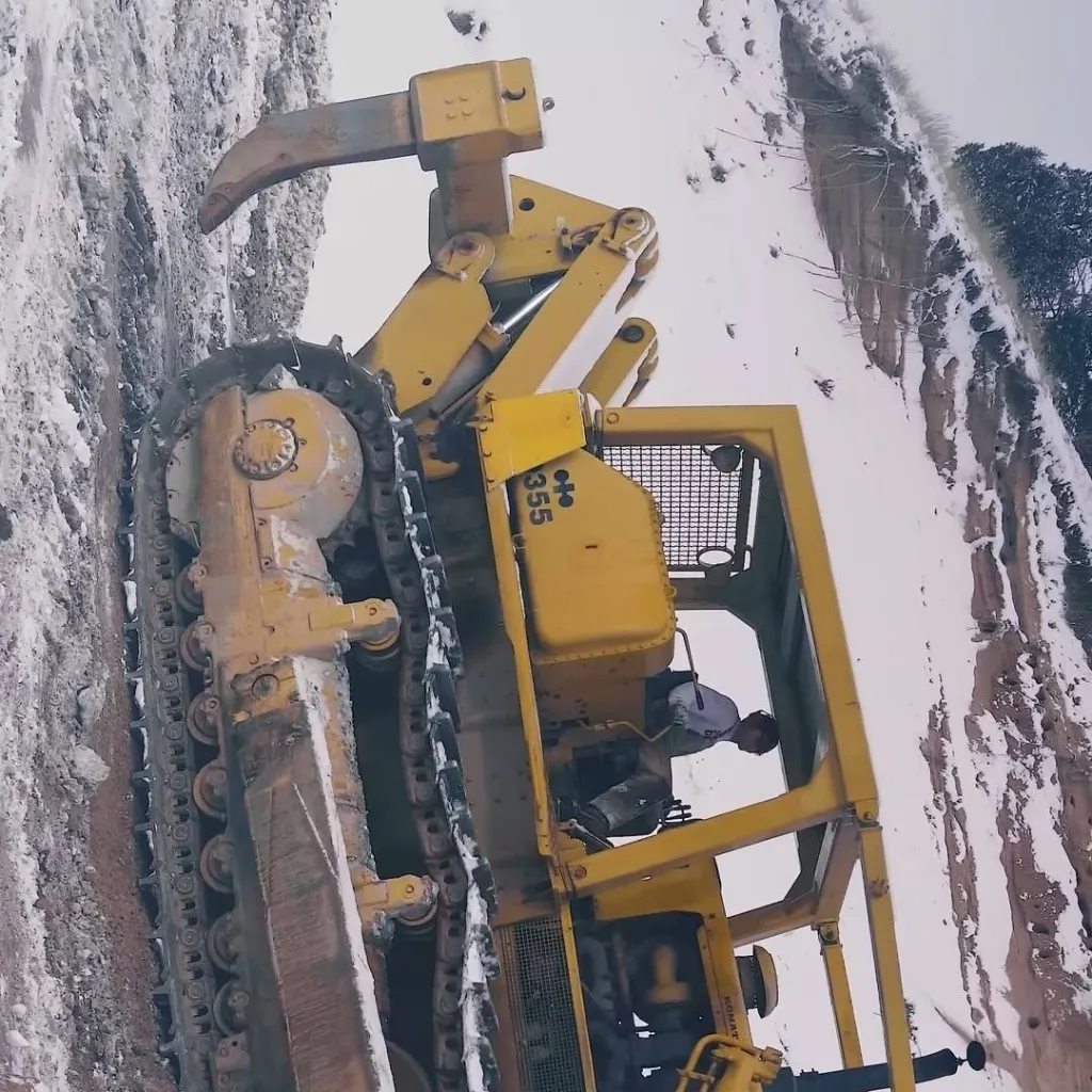 chat with ai character: Komatsu D355A