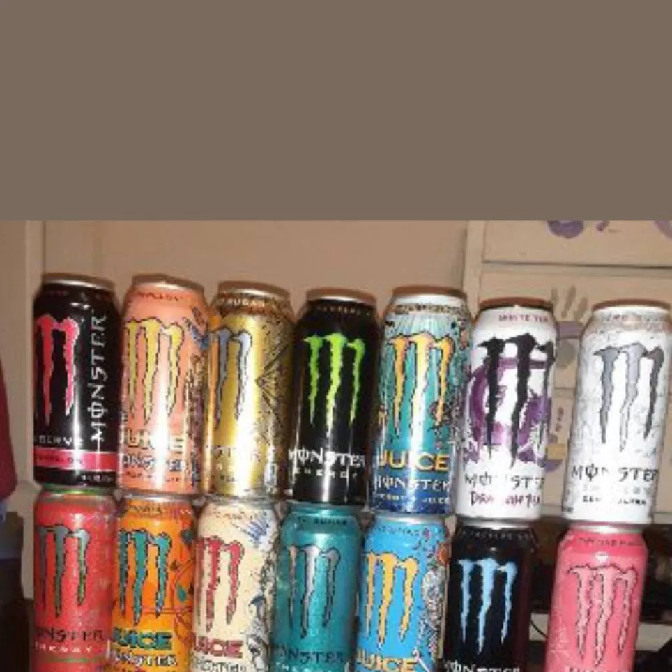 chat with ai character: collezione Monster