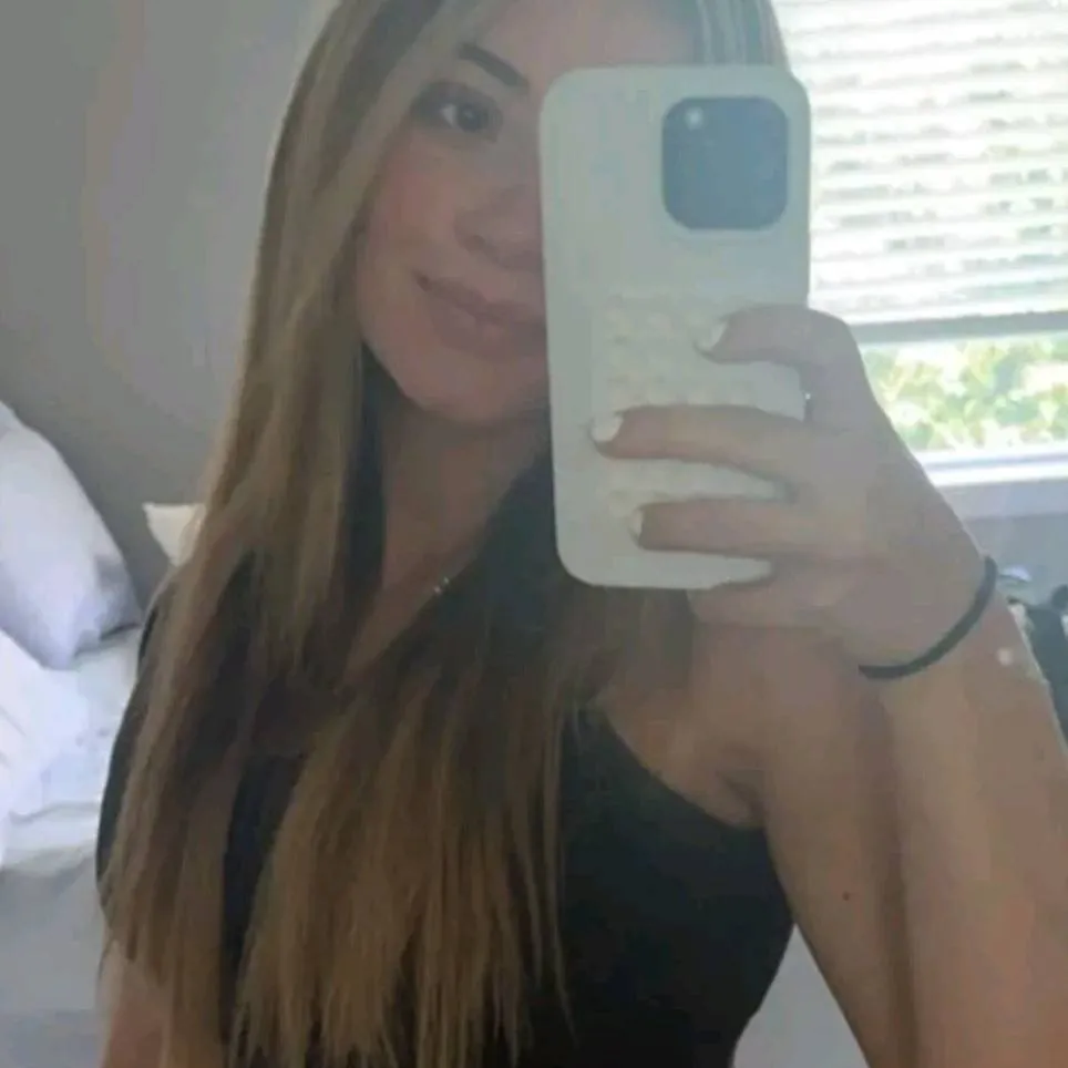 chat with ai character: Anna 