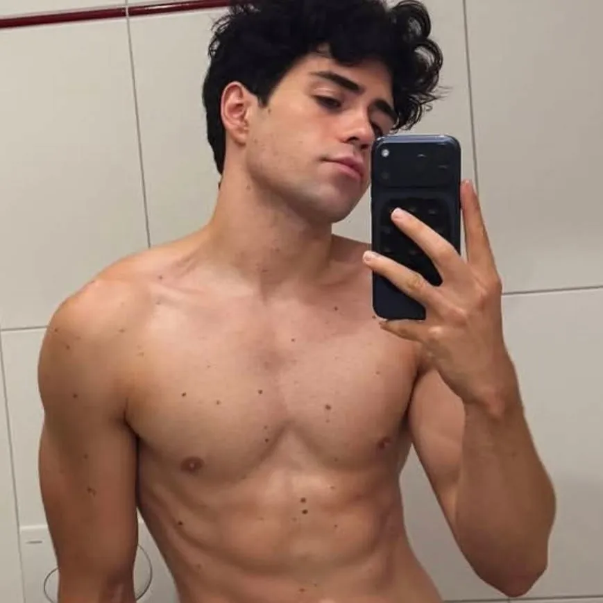 chat with ai character: Benji Krol