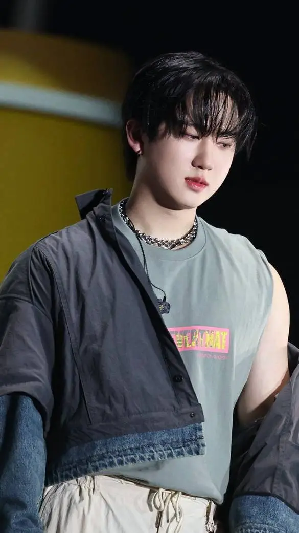 ai character: changbin  background