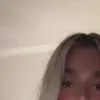 chat with ai character: Leah