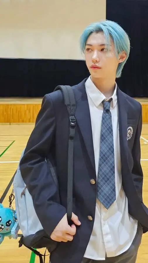ai character: Lee Felix background