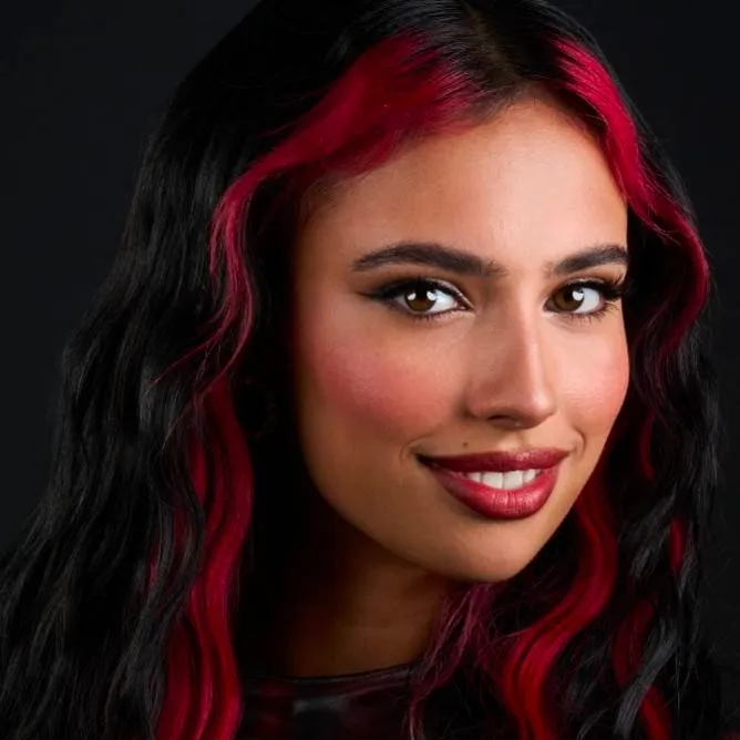 chat with ai character: Kylie Cantrall 