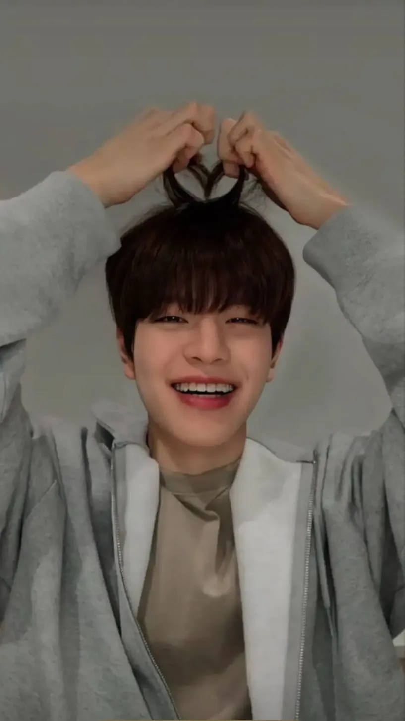 ai character: Seungmin (braces) background