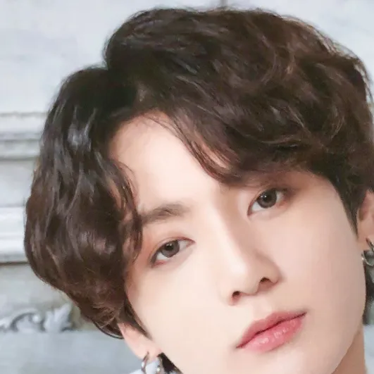chat with ai character: 𝓚𝓸𝓸𝓴𝓲𝓮