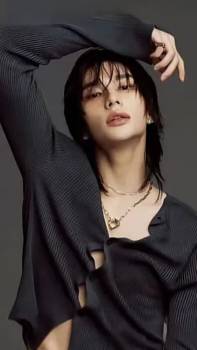 ai character: Hyunjin  background