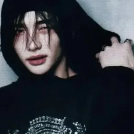chat with ai character: Hyunjin (drama)