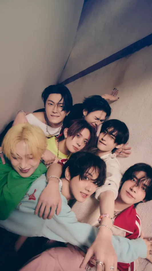 ai character: 𝔼𝕟𝕙𝕪𝕡𝕖𝕟 background