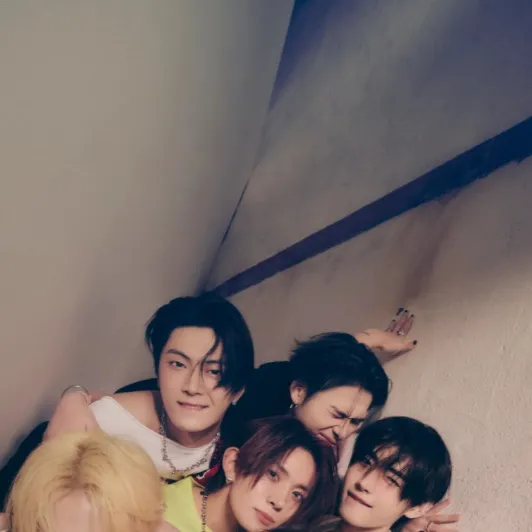 chat with ai character: 𝔼𝕟𝕙𝕪𝕡𝕖𝕟