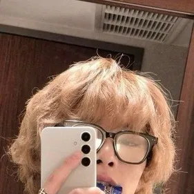 chat with ai character: 𝒥𝑒𝑜𝓃𝑔𝒾𝓃