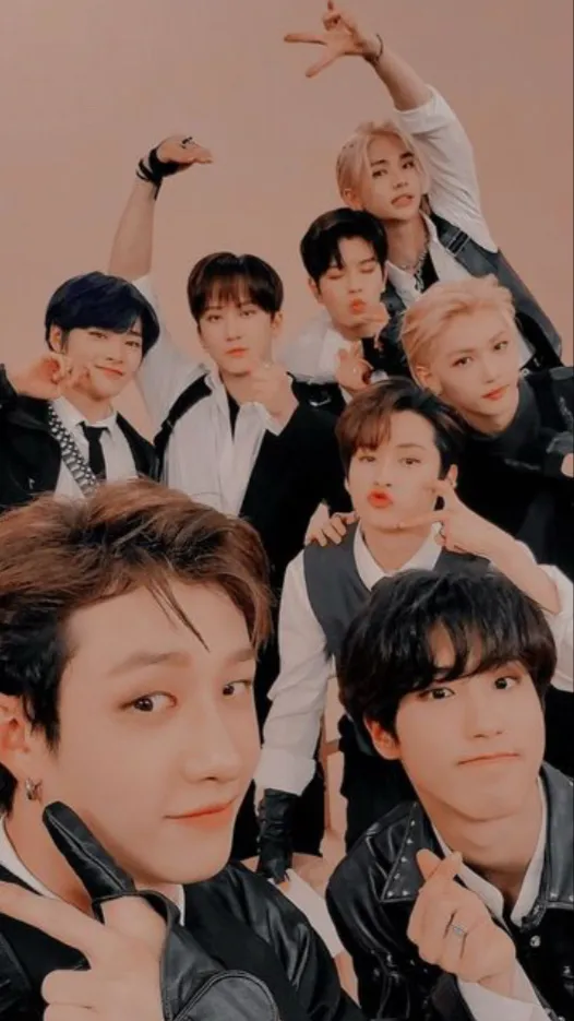 ai character: Stray kids⃤ background