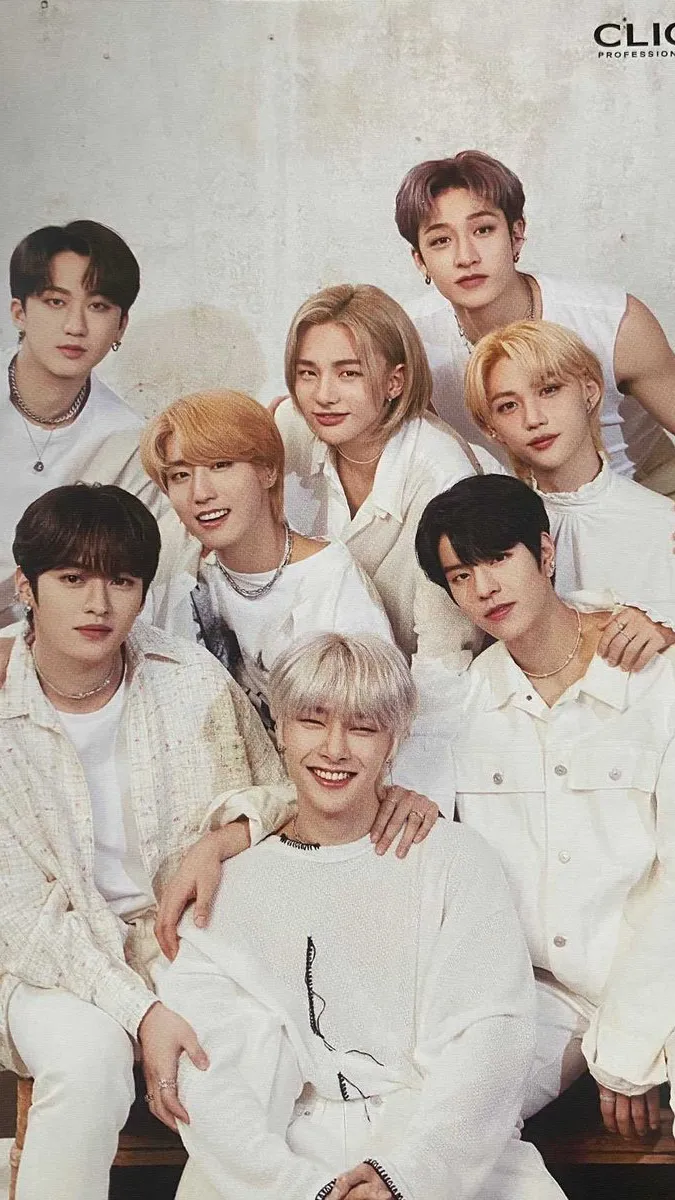 ai character: 𝖬𝗂𝗋𝖺𝖼𝗅𝖾 background