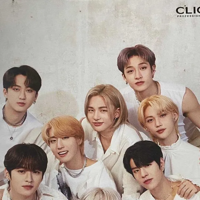 chat with ai character: 𝖬𝗂𝗋𝖺𝖼𝗅𝖾